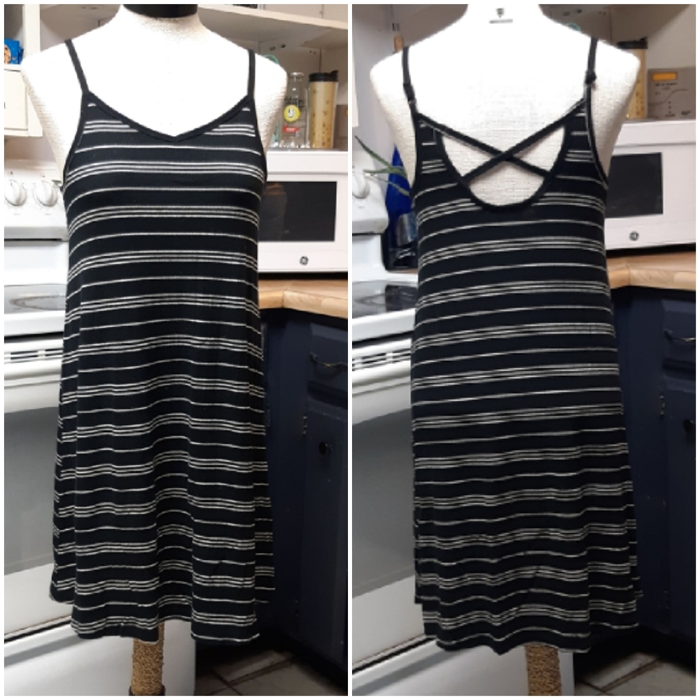 Womens dress Sz Small Black And White Strappy Tee Dress MOSSIMO